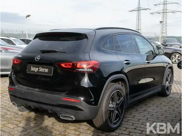 MERCEDES-BENZ GLA 180 (2/15)