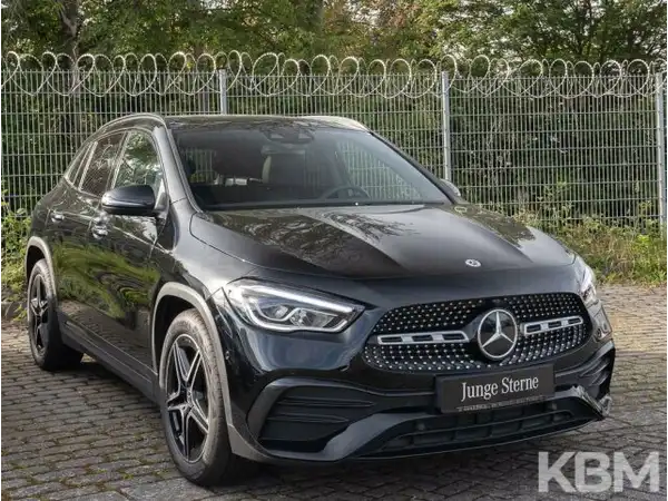 MERCEDES-BENZ GLA 180 (3/15)